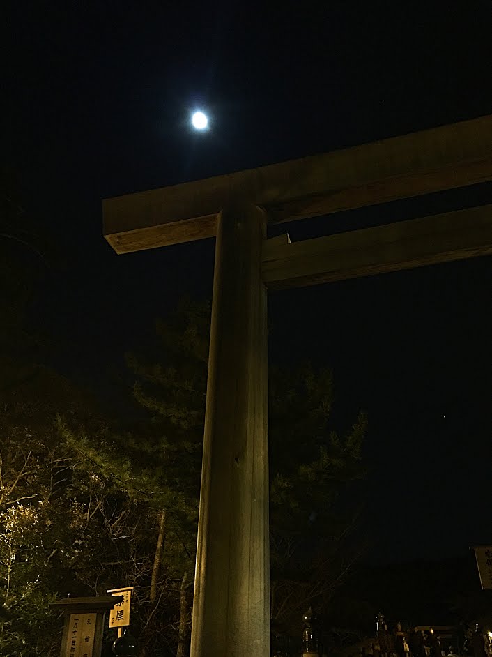◇今年最初の朔日参りは美しい月明りを浴びながら。