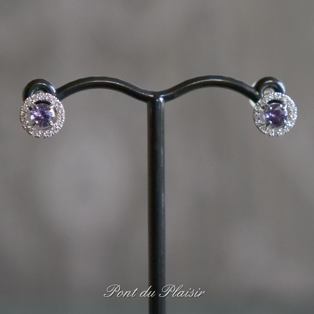 Pt製スピネルピアス
