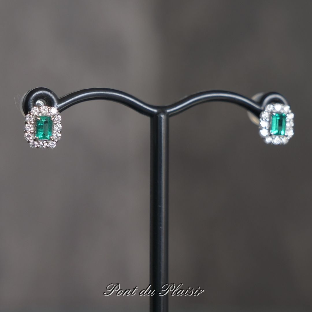 Pt製エメラルドピアス